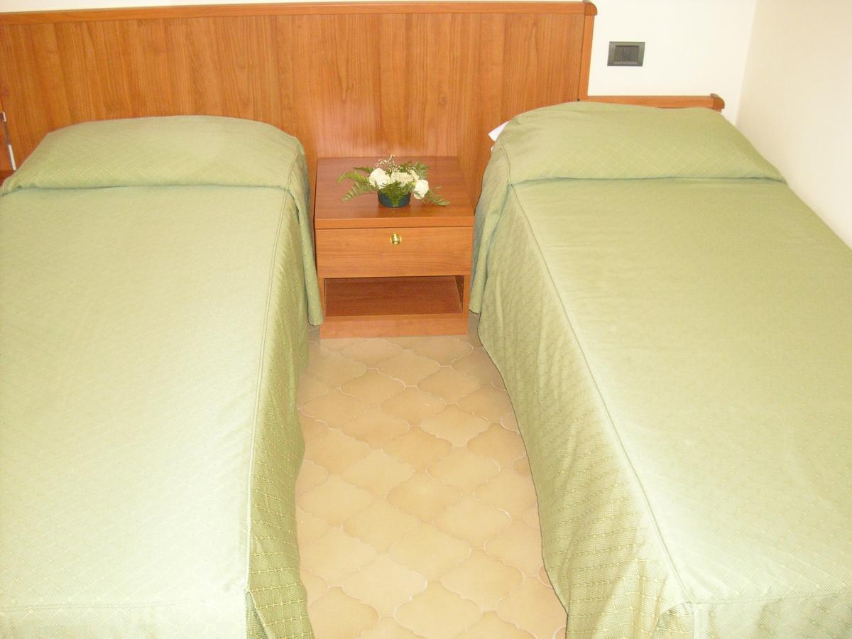Hotel La Collinetta Montazzoli Esterno foto